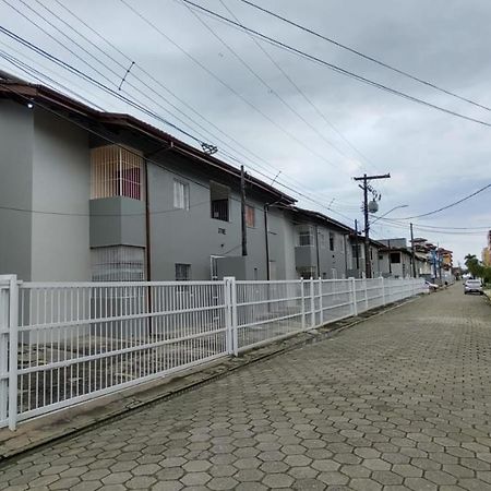 Apartamento Ubatuba - Praia Grande - 200M Da Praia Экстерьер фото
